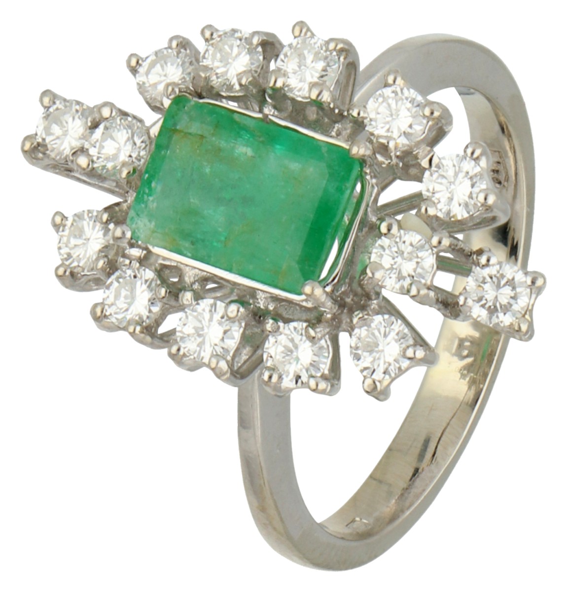 14K Witgouden entourage ring bezet met ca. 1.06 ct. natuurlijke smaragd en ca. 0.56 ct. diamant.