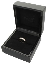 Piaget 18K witgouden 'Possession' ring met diamant.