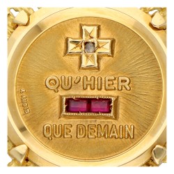 18K Geelgouden hanger "plus qu'hier moins que demain" door Augis.
