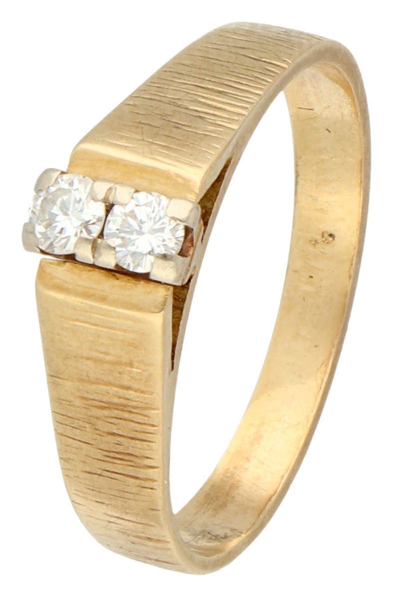 14K Geelgouden ring bezet met ca. 0.12 ct. diamant.