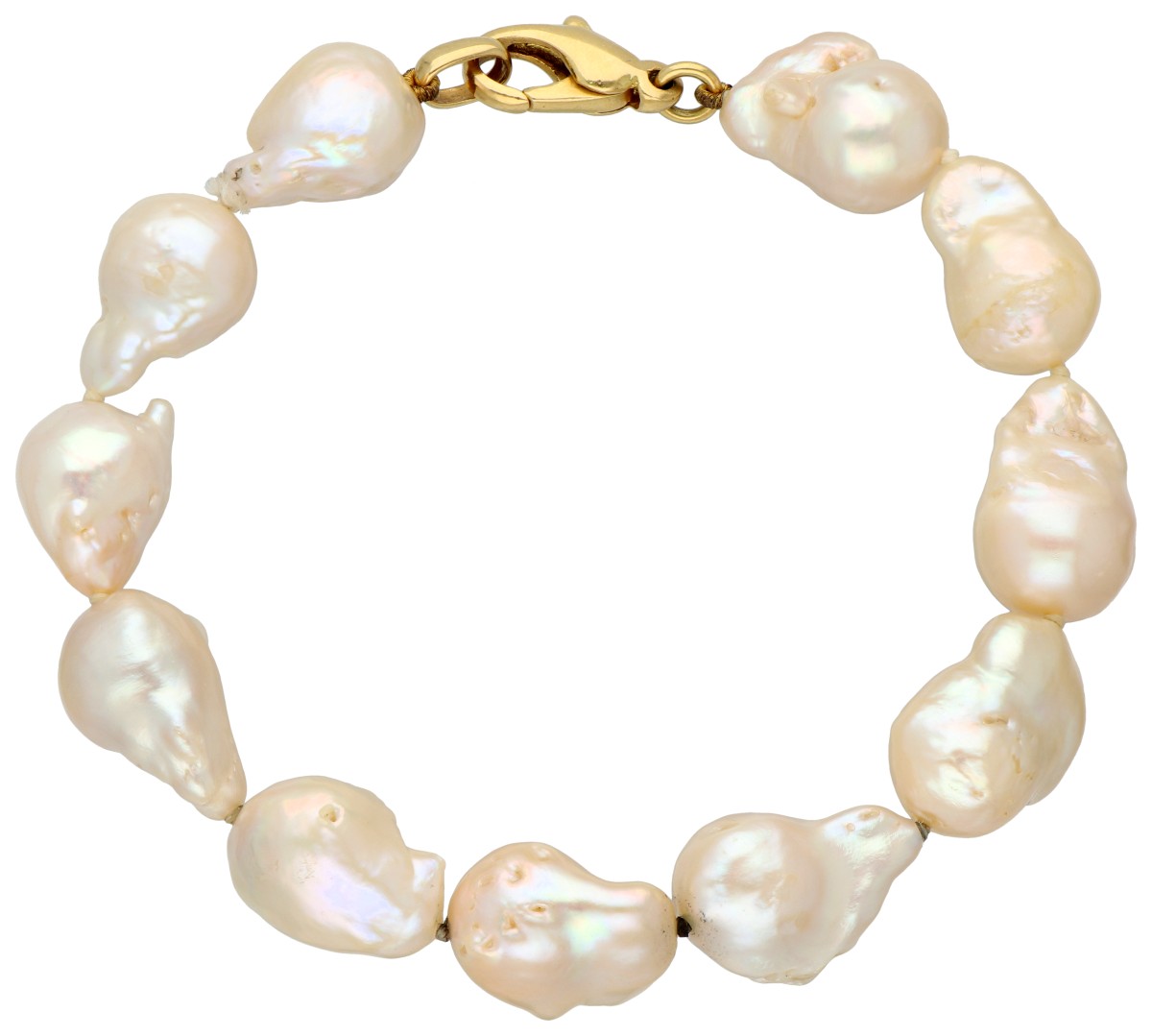 Armband met barokke zoetwaterparels en een 18K geelgouden karabijnhaak.