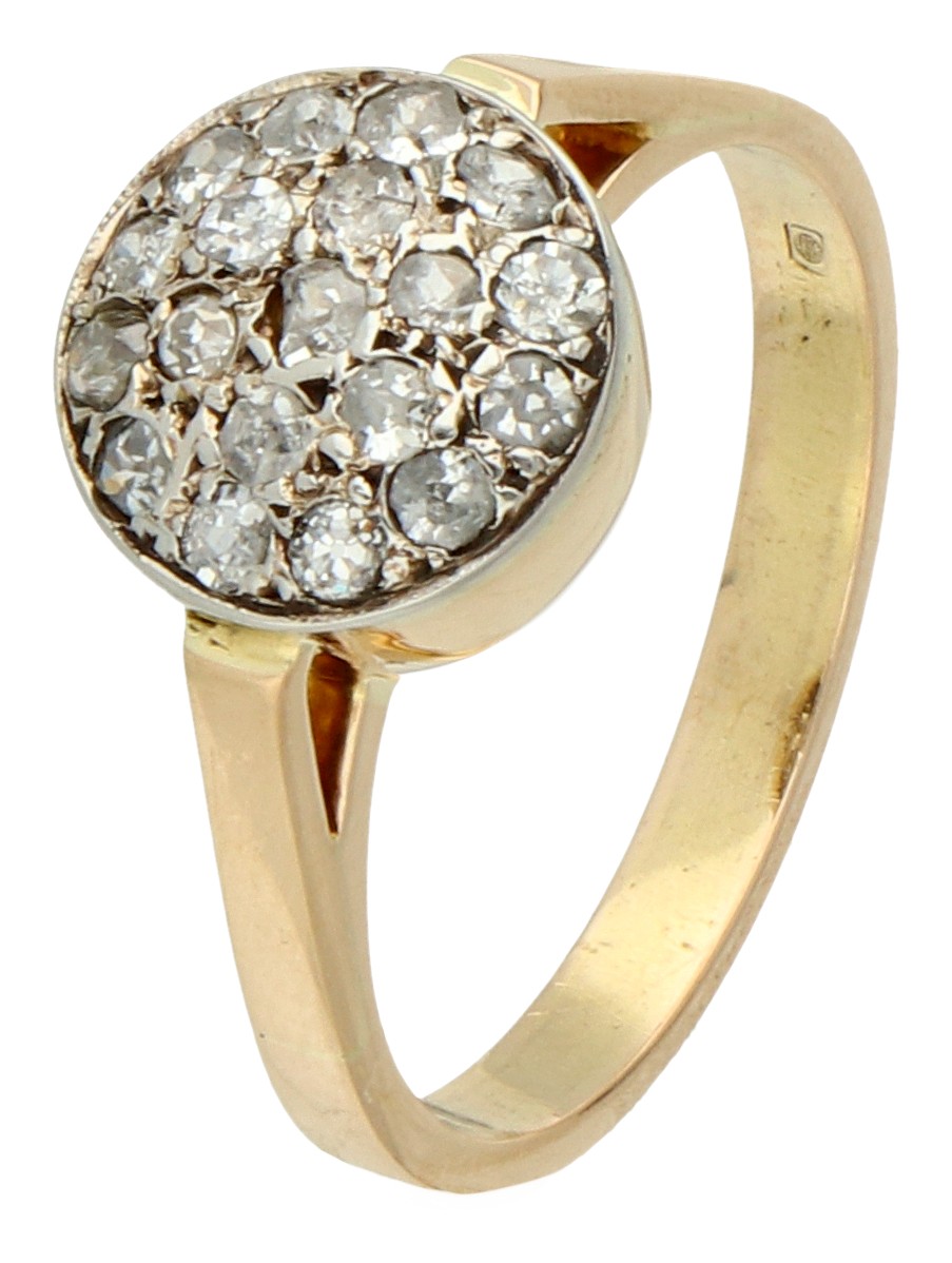 14K Geelgouden ring bezet met oud geslepen diamant in witgouden zettingen.