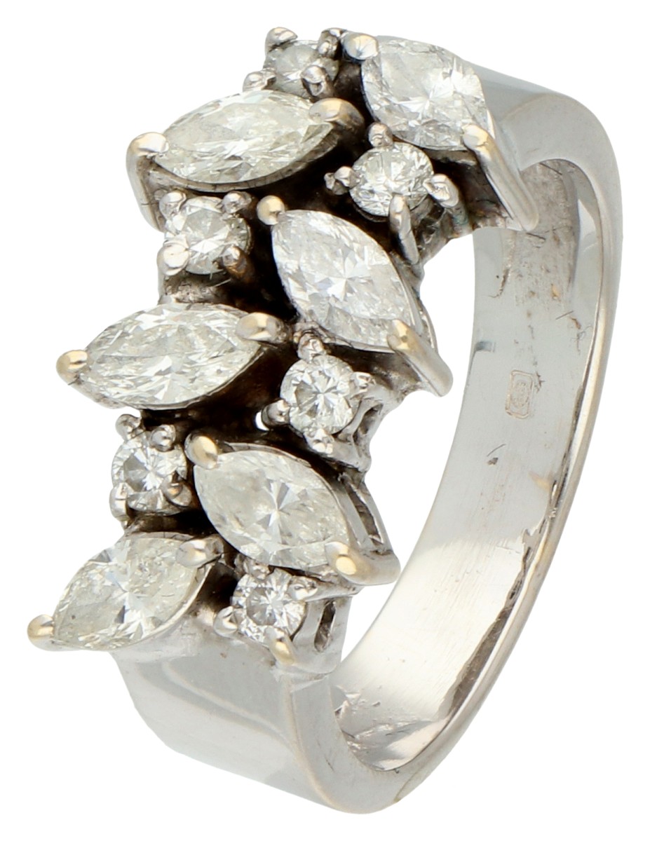 14K Witgouden ring met marquise en briljant geslepen diamanten.