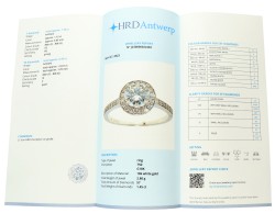 HRD-gecertificeerde 18K witgouden entourage ring bezet met ca. 1.45 ct. diamant.