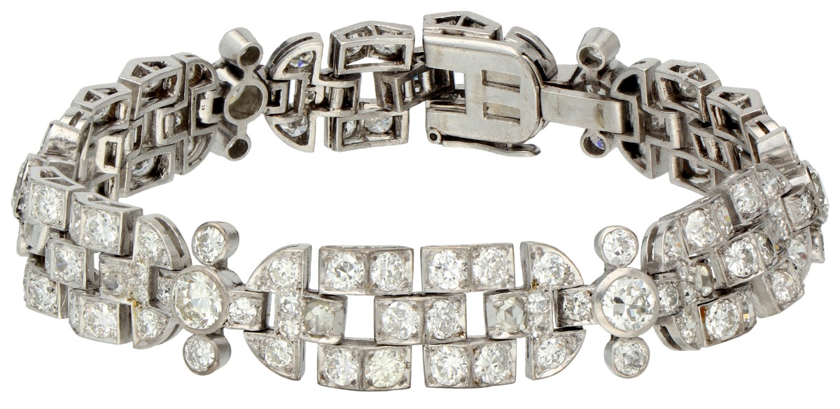 Platina schakelarmband bezet met ca. 7.50 ct. diamant.