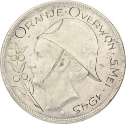 2½ Gulden - Gegraveerd met 'ORANJE OVERWON 5 mei 1945', az. kaart van Nederland voor een opgaande zon. Wilhelmina in London. 1930. Zeer Fraai.