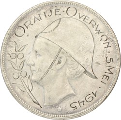 2½ Gulden - Gegraveerd met 'ORANJE OVERWON 5 mei 1945', az. kaart van Nederland voor een opgaande zon. Wilhelmina in London. 1930. Zeer Fraai.