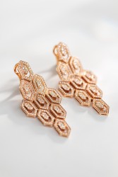 Bvlgari 18K roségouden 'Serpenti' oorhangers bezet met ca. 2.17 ct. diamant.