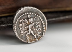Roman Republic. Julius Caesar. Denarius. N.D. (49 - 44 BC).