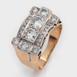 14K Witgouden retro ring bezet met ca. 0.64 en 0.65 ct. diamant.