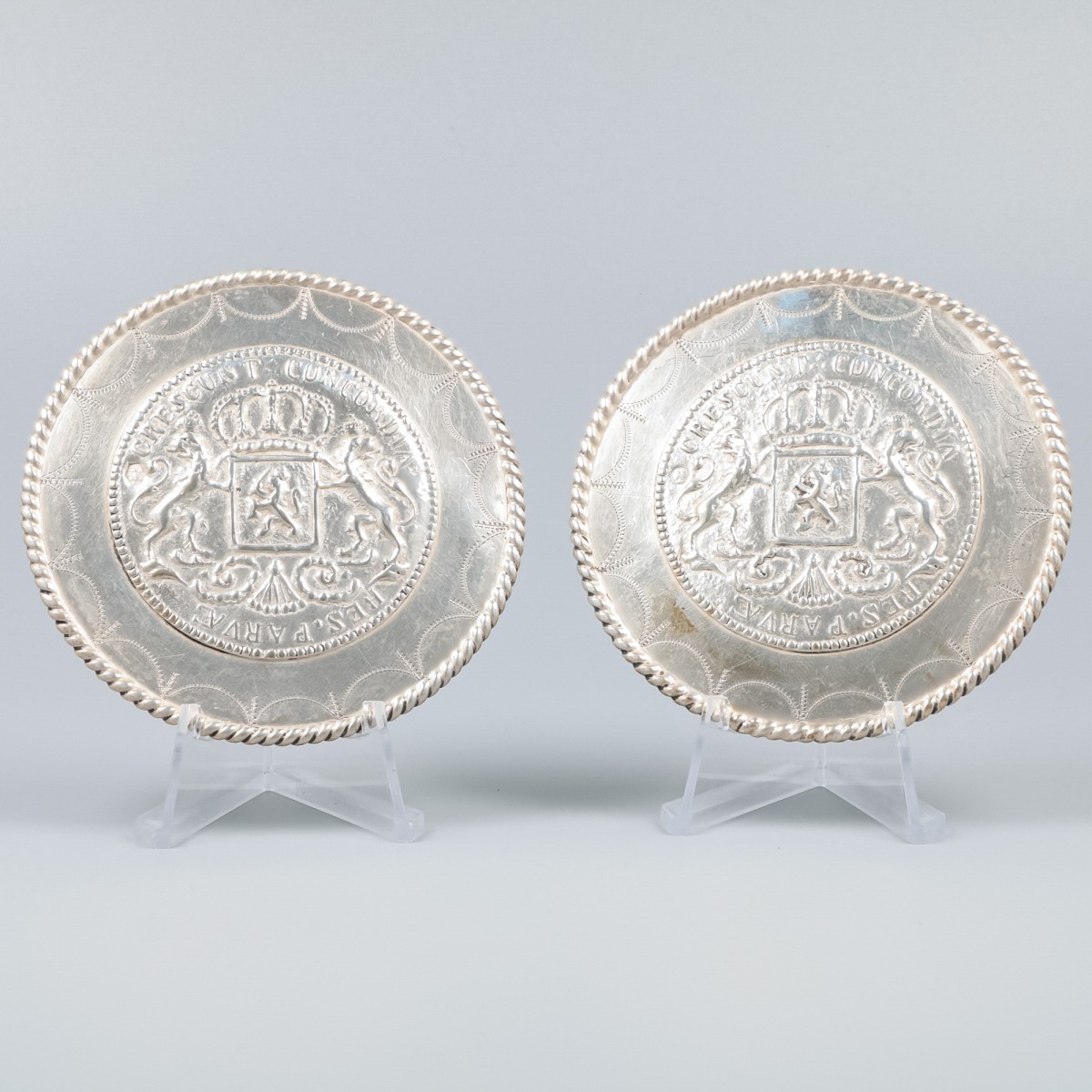 2-delige set broekstukken - streekdracht Walcheren, zilver.