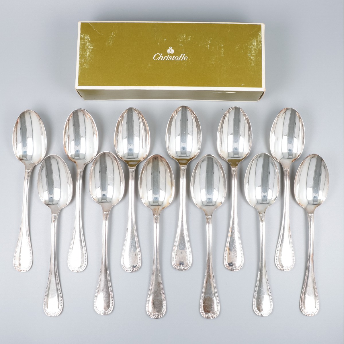 Christofle 12-delige set dessertlepels, model Malmaison, verzilverd.