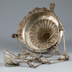 Godslamp, Frankrijk ca. 1870, zilver (geschenk van Barones de Woot aan familie de Gourcy).
