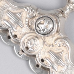 Tasbeugel met rokhaak (1788 / 1817) zilver.