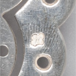 Tasbeugel met rokhaak (1788 / 1817) zilver.