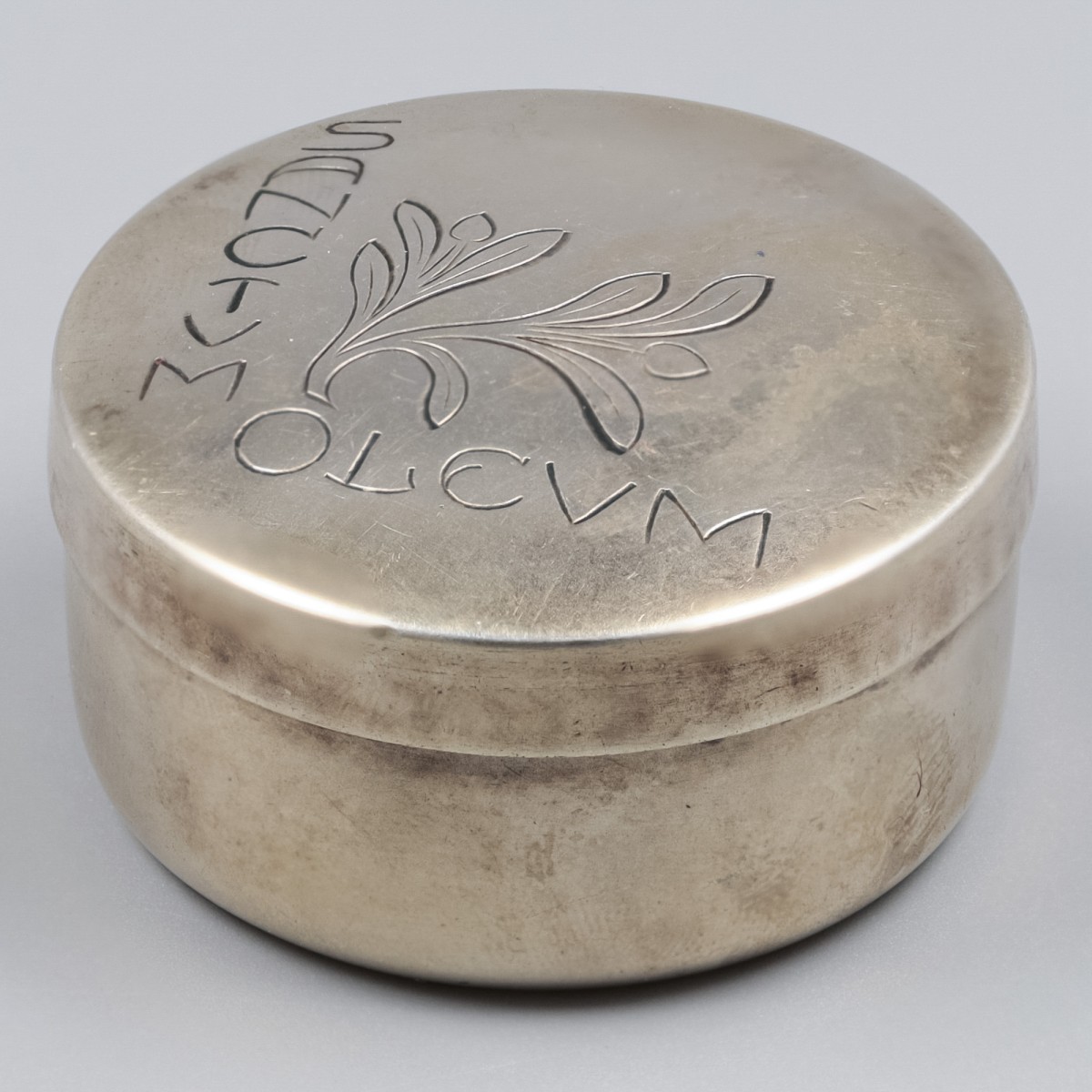 Chrismatorium / zalfdoosje zilver.