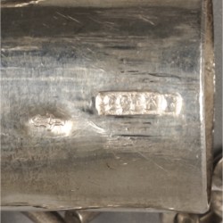 Naaldenkoker aan ketting, zilver.