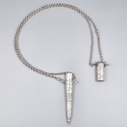 Naaldenkoker aan ketting, zilver.