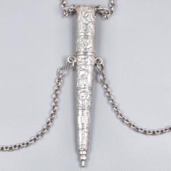 Naaldenkoker aan ketting, zilver.