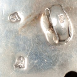 Broekstukken / knopen (2), Hendrik van Laar, Rotterdam 1788, zilver.