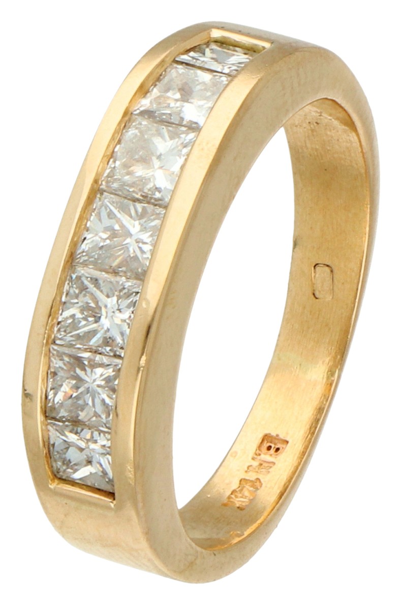 14K Geelgouden demi-alliance bezet met ca. 0.95 ct. princess geslepen diamant.