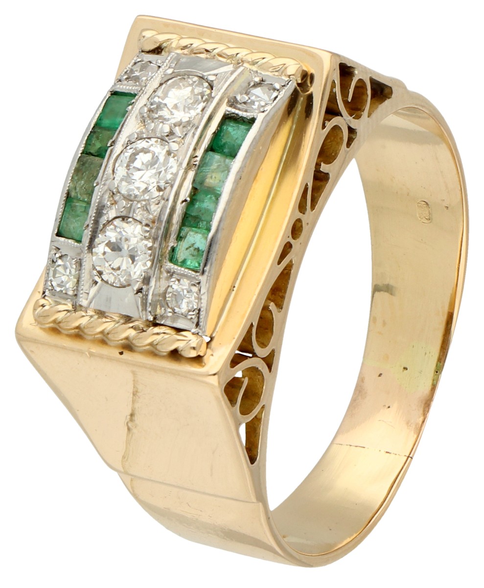 Belgische 18K geelgouden retro ring bezet met smaragd en ca. 0.30 ct. diamant.