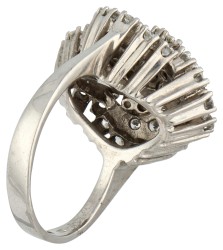 14K Witgouden entourage ring bezet met ca. 1.30 ct. diamant.
