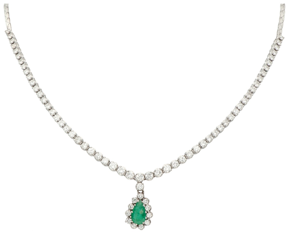 18K Witgouden collier bezet met ca. 3.85 ct. diamant en smaragd.