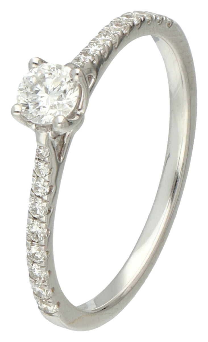 18K Witgouden shoulder ring bezet met ca. 0.40 ct. diamant.