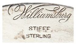 No reserve - Sterling zilveren Williamsburg Stieff broche.