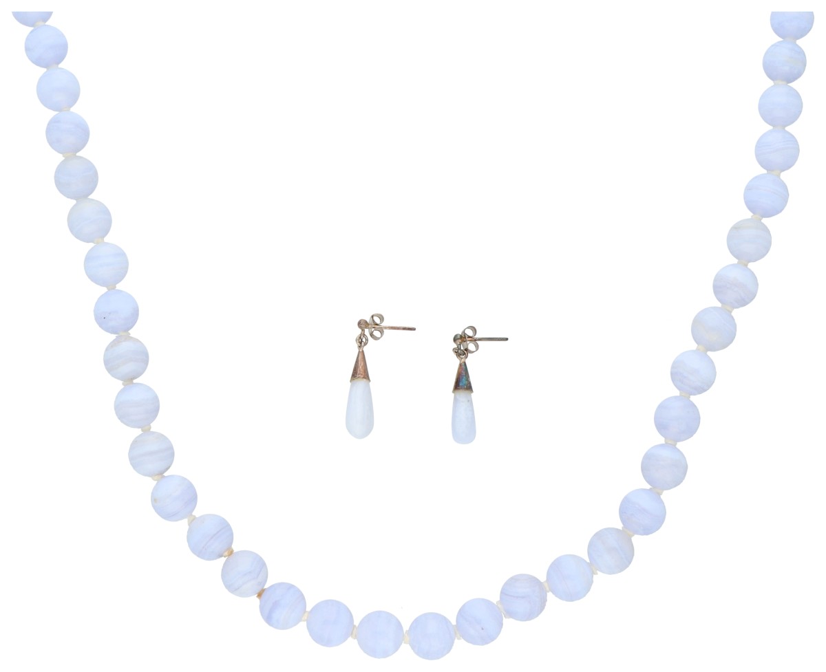 No reserve - Collier en paar zilveren oorhangers met chalcedoon.