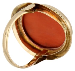 14K Geelgouden vintage ring bezet met ca. 9.22 ct. bloedkoraal.