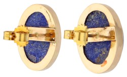 18K Geelgouden oorstekers bezet met cabochon geslepen lapis lazuli.