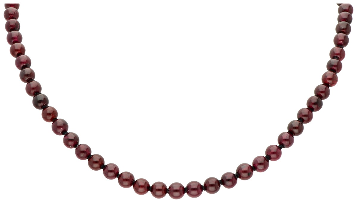 Granaat collier met 14K roségouden bolsluiting.