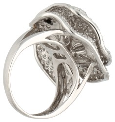 14K Witgouden design ring bezet met ca. 3.50 ct. diamant.