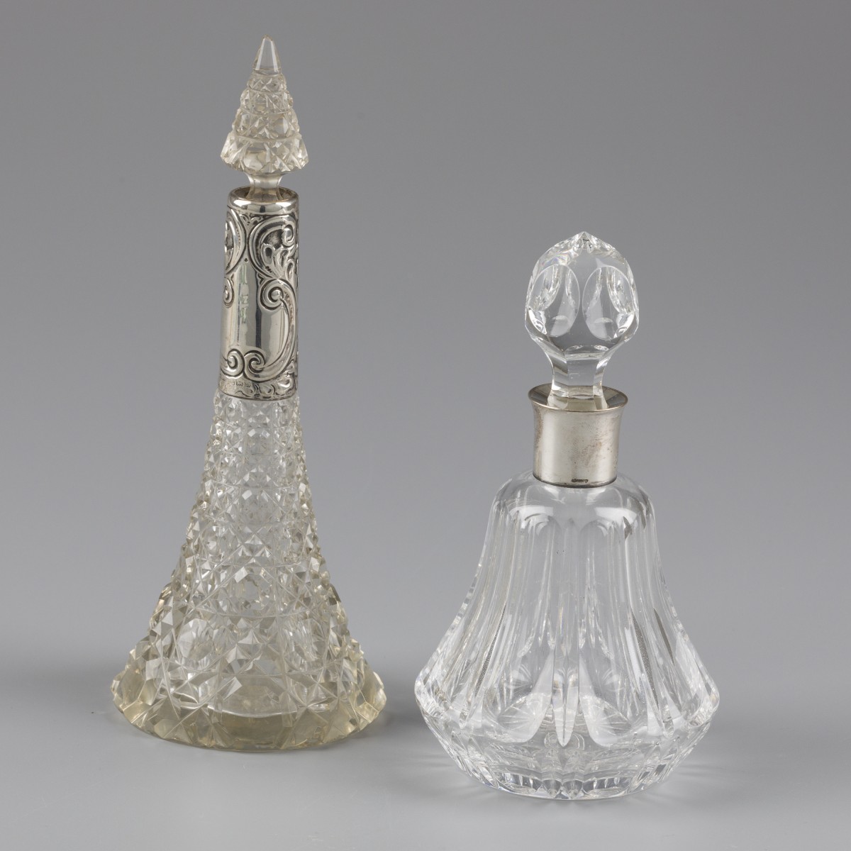 No reserve - 2-delig lot ''Eau de Vie'' flacons zilver.