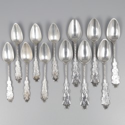 No reserve - Lepelvaasje met 6 theelepels & 6 mokkalepels zilver.