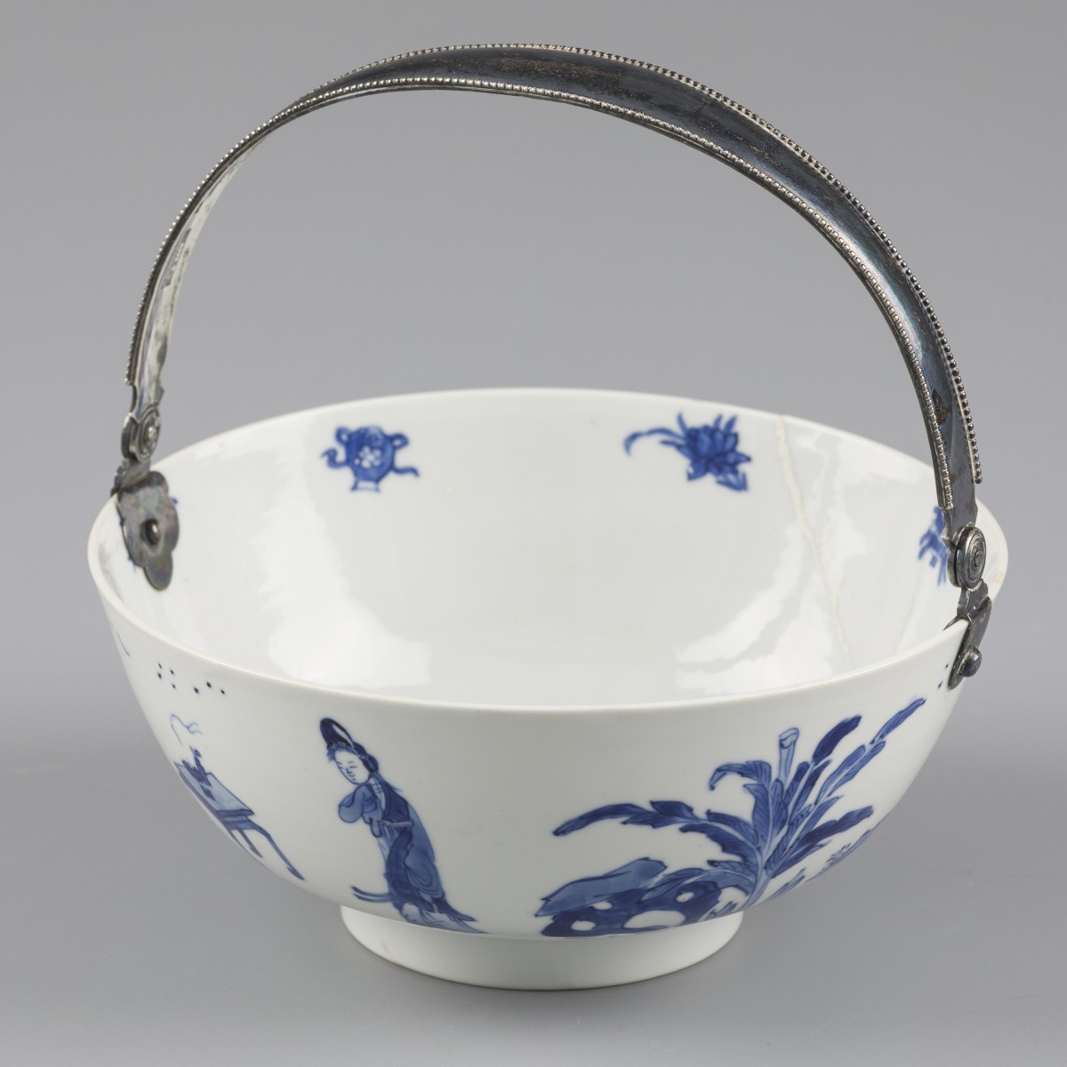 No reserve - Kangxi porseleinen kom met hengsel zilver.