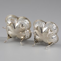No reserve - 2-delige set bonbonmandjes zilver.