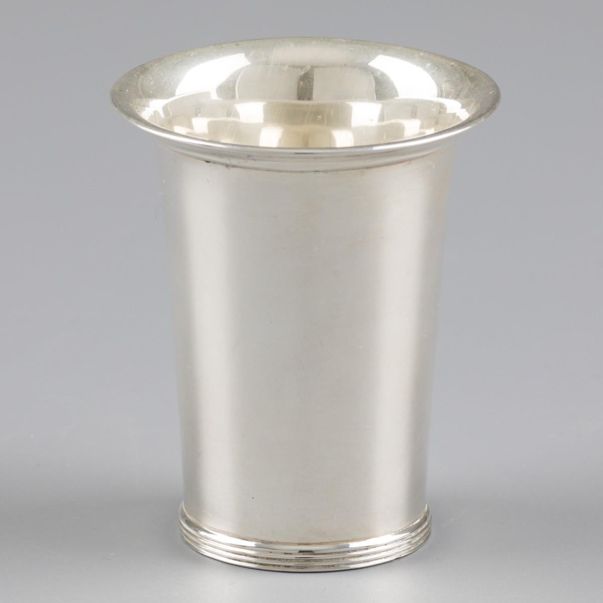 No reserve - Theelepelvaasje zilver.