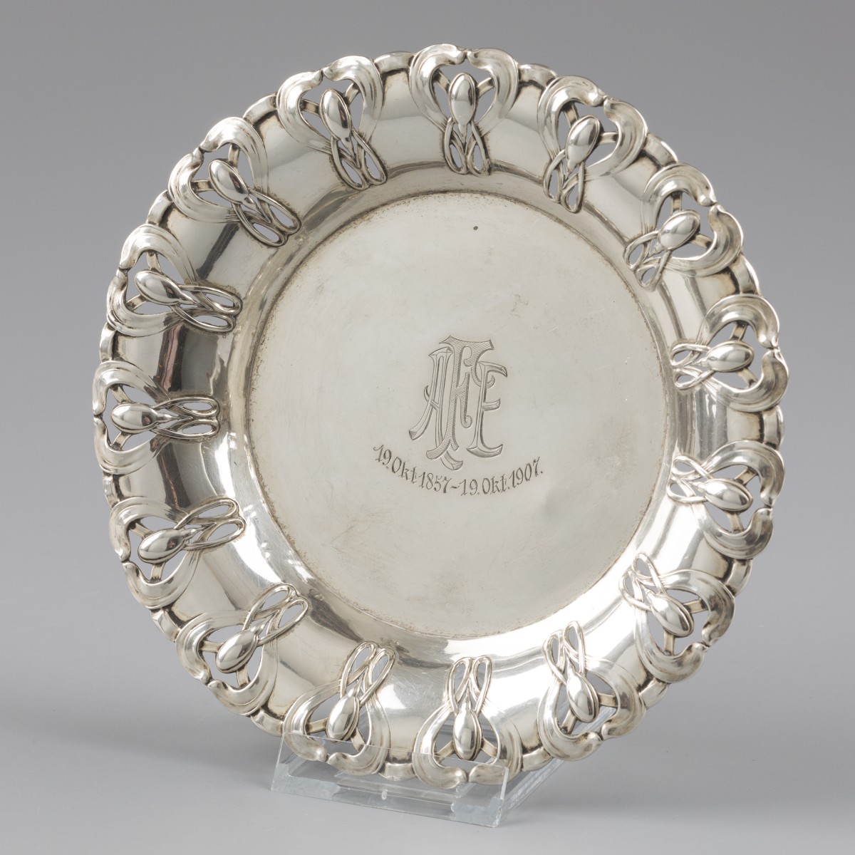 No reserve - Schaal / Flessen onderzetter "Jugendstil" zilver.