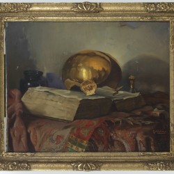 Hendrik Anne Constantijn "Hendrik" Snethlage (Heilo, NH 1878 - 1960 Den Haag), 'Moeke's oorijzer' -Stilleven met oorijzer en bijbel.