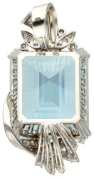 18K Witgouden hanger bezet met ca.  52.23 ct. aquamarijn en diamant.