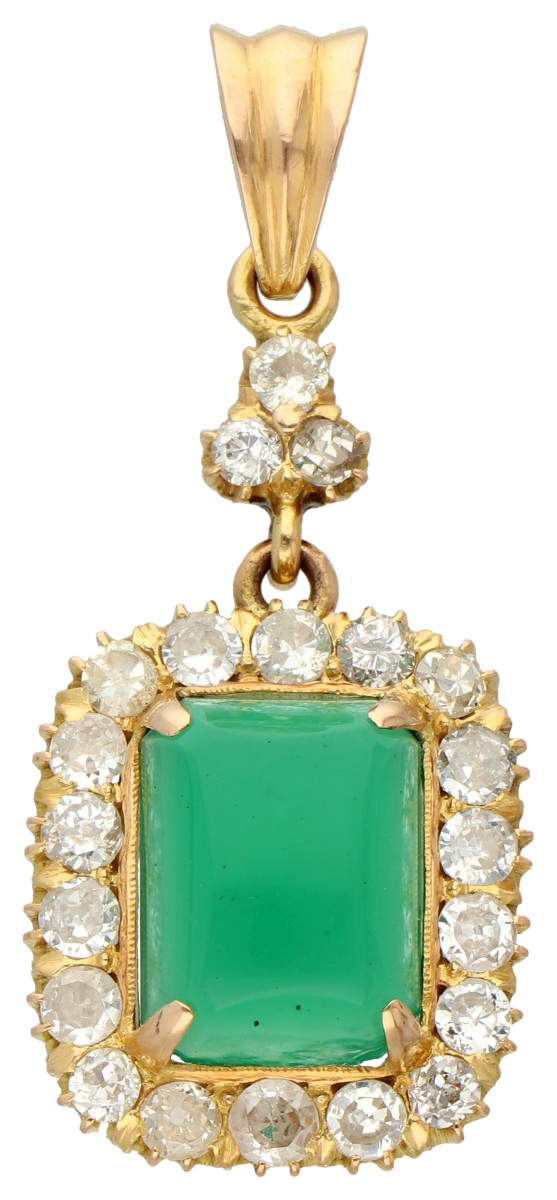 14K Geelgouden entourage hanger bezet met chrysopraas en oud geslepen diamanten.