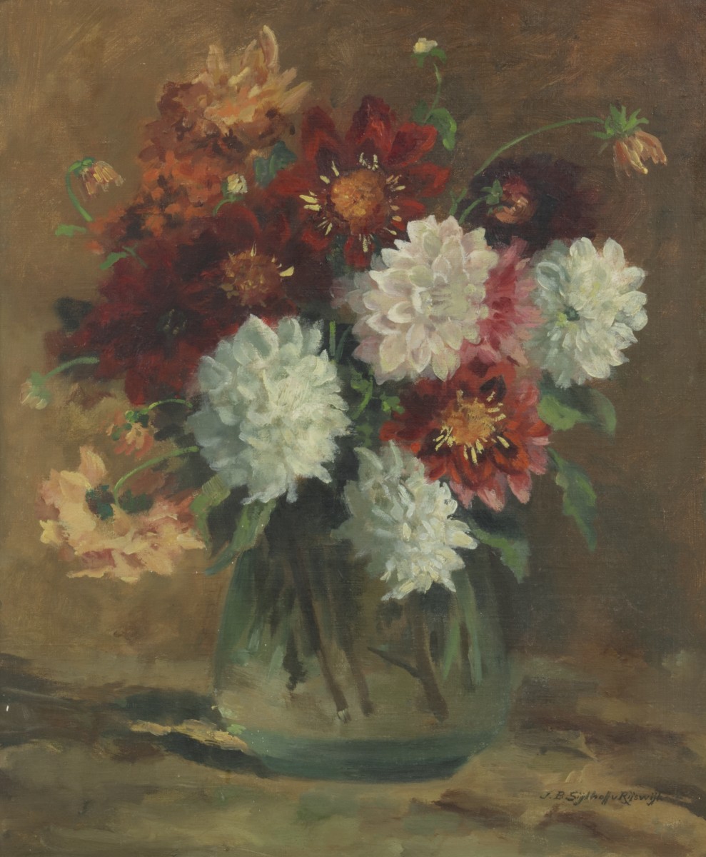 Johanna Bastiana Sijthoff (1873-1956),Dahlia's in een glazen vaas.