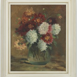 Johanna Bastiana Sijthoff (1873-1956),Dahlia's in een glazen vaas.