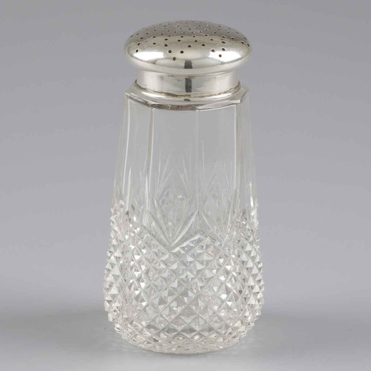 No reserve - Suikerstrooibus met zilveren dop zilver.
