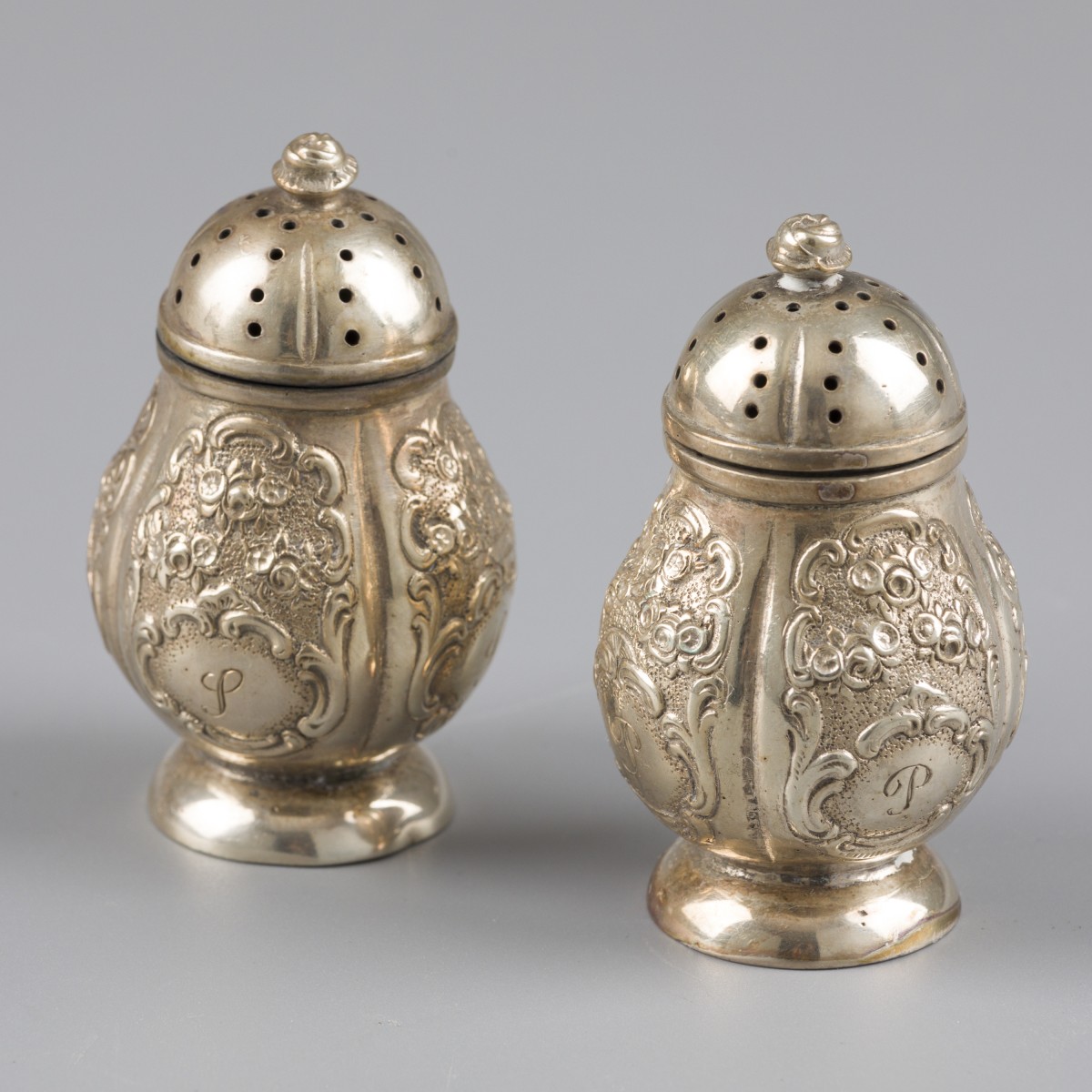 No reserve - Peper & Zout strooiers zilver.