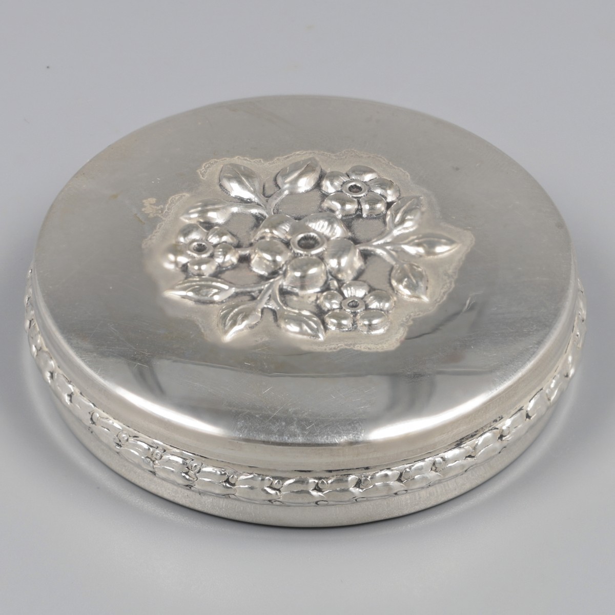No reserve - Pillendoosje zilver.