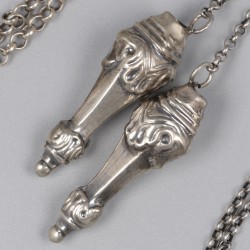 No reserve - 2 stel breipendoppen aan jasseron kettingen zilver.